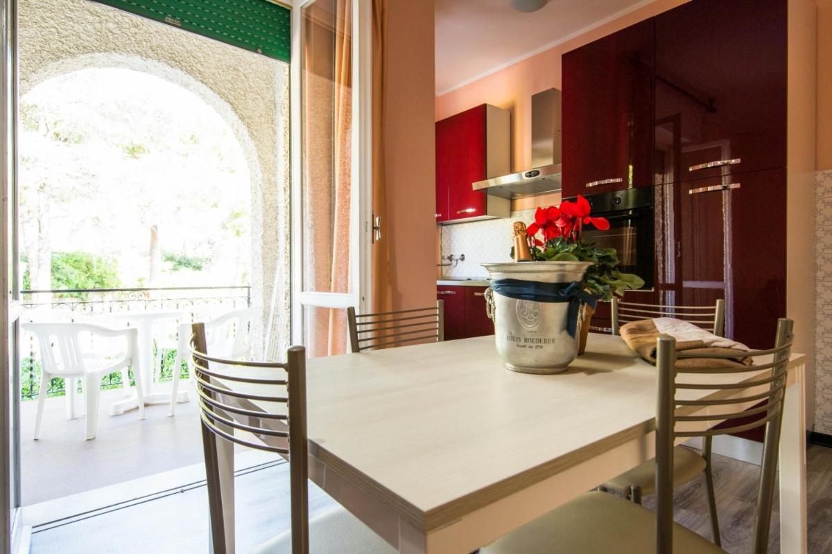 Residence Riviera Mare Pietra Ligure Bagian luar foto