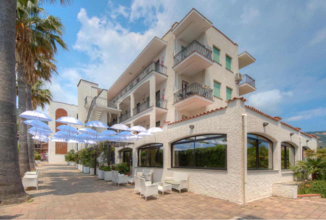 Residence Riviera Mare Pietra Ligure Bagian luar foto