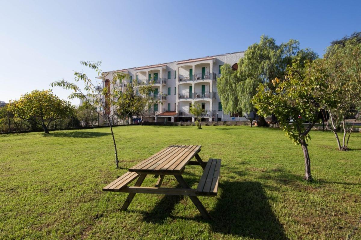 Residence Riviera Mare Pietra Ligure Bagian luar foto